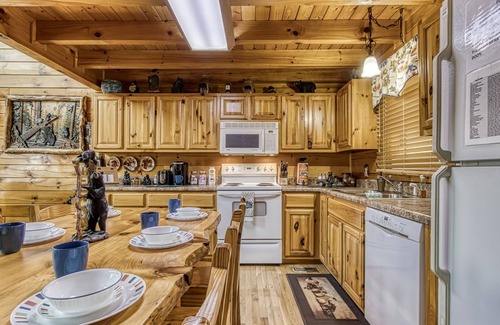 Gatlinburg - Pigeon Forge Cabin | Located 1.5 mi. from the Parkway in Pigeon Forge.