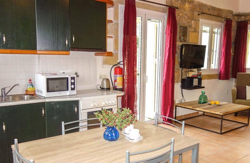 Kardamyli House | Located close to the idyllic coastal village of Kardamili, nestled amongst olive groves and peaceful