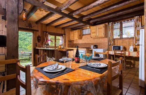 La Lechere House | Located in a hamlet on the edge of a forest. 7km away, Doucy station (Combelouvière) with