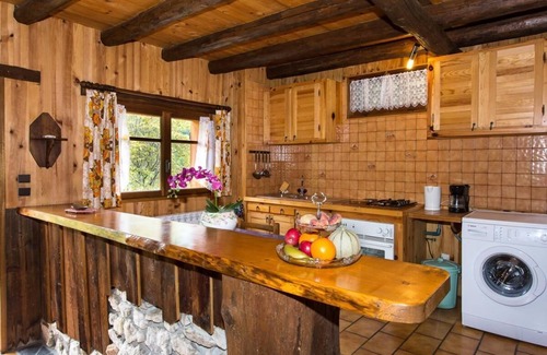 La Lechere House | Located in a hamlet on the edge of a forest. 7km away, Doucy station (Combelouvière) with