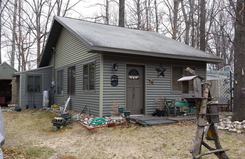 Harrison Cabin | ! Located in Cranberry lake, Harrison Mich. Beautiful Cabin getaway,! 🏚