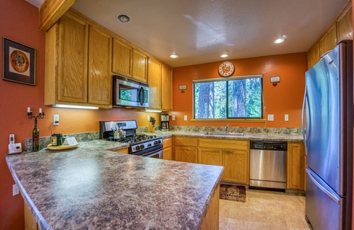 Camp Connell Cabin | LOCATED IN DORRINGTON - CLOSE TO BEAR VALLEY SKI RESORT!