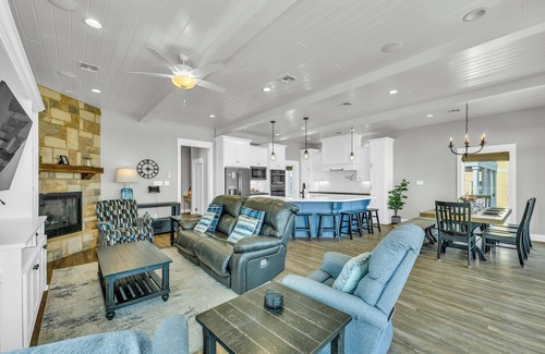 Galveston House | Located in Galveston at Grand Beach │HIGHEST RATED HOUSE │BEACHFRONT │Elevator