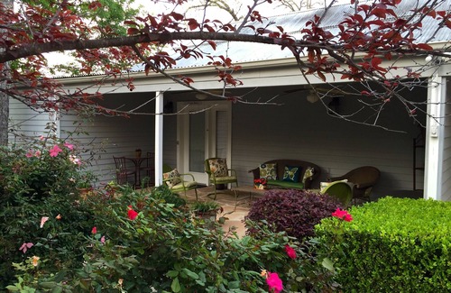 New Braunfels Cottage | Located In The Heart Of Historic New Braunfels, Comal River & Schlitterbahn