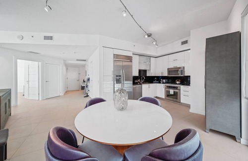 Brickell Condo | LOCATED IN THE HEART OF BRICKELL CITY CENTER SHOPS AND FINE DINING