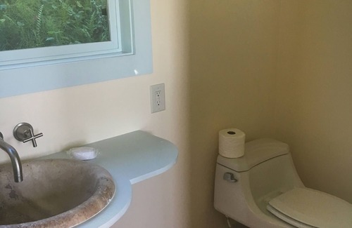 Honalo House | Located minutes away from Historic Holualoa village and Kailua-Kona and beaches.