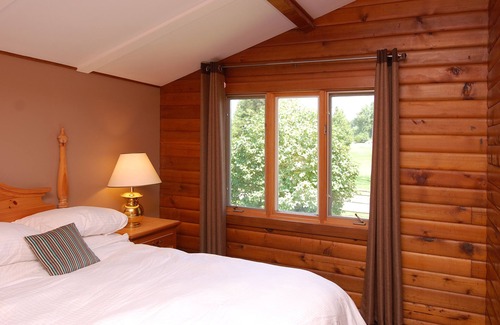 Fenelon Falls Cottage | Located on a Waterfront Golf Resort