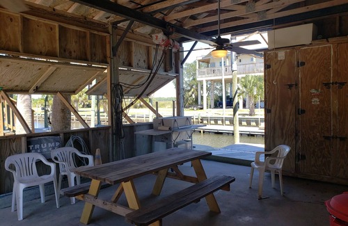 Salem House | Located on canal, quiet paradise, for 9-10 guests