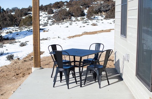 Saratoga Cabin | Located on Scenic Highway 130 Snowy Range