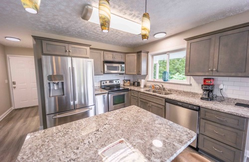 Jamestown House | Located on the picturesque shores of Lake Cumberland. n