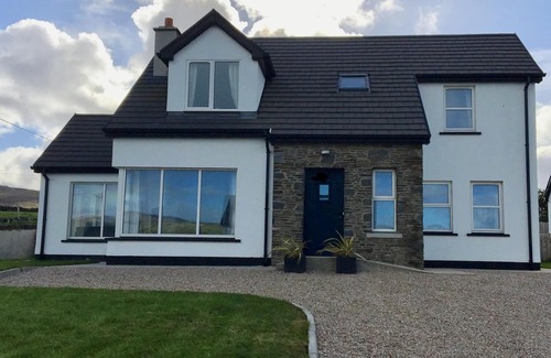 Dunfanaghy House | Located on the Wild Atlantic Way in the picturesque village of Dunfanaghy