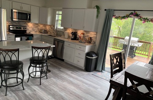 Elizabethtown House | Located right at the center of Elizabethtown , Lancaster, York and Hershey park.
