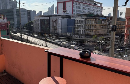 Rama 9 Apartment | Located at CBD Rama 9. Family room with 4 Double Bed (Share bath)