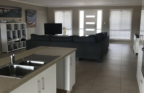 Moonta Bay House | Located within walking distance to Beautiful Simms Cove in a quiet Cul-de-Sac