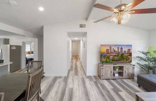 Orient Park House | Location! 4BR 2BA Renovated House Sleeps 10