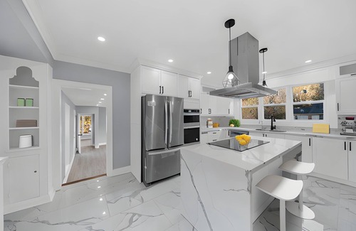Vaughan House | Location! 7 Acre Kleinburg Estate. Minutes away from Hwy 427!