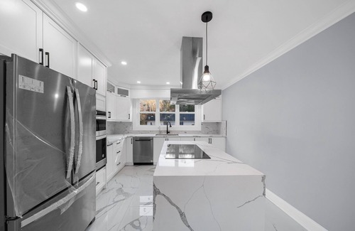 Vaughan House | Location! 7 Acre Kleinburg Estate. Minutes away from Hwy 427!