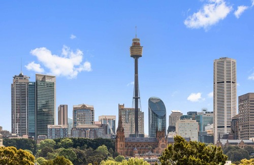 Woolloomooloo Apartment | Location and lifestyle in a cute luxe studio with stunning city views