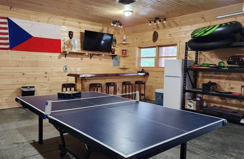 Lyndon Station Cabin | 🏞Location* Beautiful Custom Log Cabin By Dells,next to WI River*Ski*Fireplace🏕