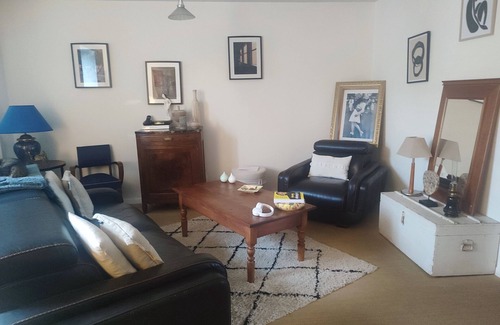 Dompierre-les-Ormes House | Location des Chambres Dans une Maison de Village