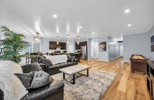 Bluffdale House | LOCATION! HUGE MODERN HOUSE 3BA/3BR BLUFFDALE