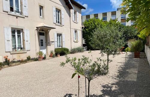 Lons-le-Saunier Apartment | Location La Ferté, calme et proximité centre ville classé 3 Étoiles