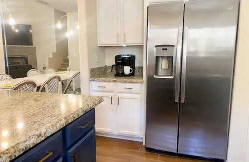 Central Scottsdale House | Location, Leisure, & Luxury