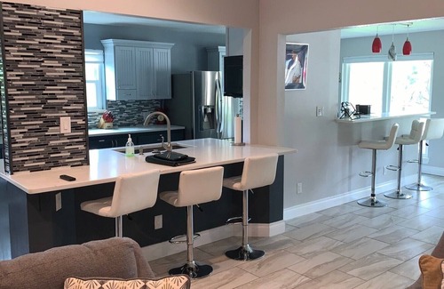 Round Rock House | LOCATION- LOCATION- LOCATION- CLEAN 10 Min Walk to DR Round Rock. Austin in 20.