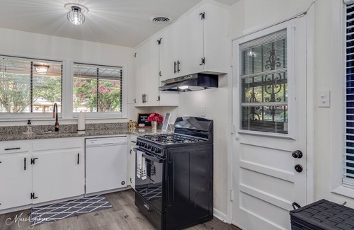 Broadmoor House | LOCATION, LOCATION, LOCATION- UPDATED, COZY, SUPER CLEAN