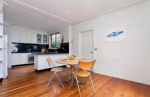 Spotswood House | LOCATION LOCATION LOCATION!