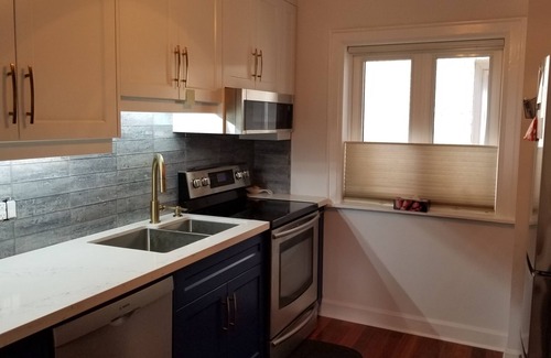 South Hill House | Location, location, location! Downtown Toronto. Maximum 4 people.