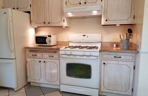 Albany House | Location-Location-Location! Walk to Solano Ave cafes, bistros, shops, grocers.