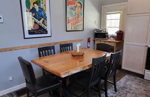 Belmont House | LOCATION, LOCATION, LOCATION. 5 min to mountain, Dog friendly. 5 star reviews.nn