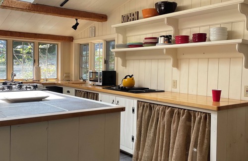 Bolton Landing Cottage | Location Location …WALK to EVERYTHING Veterans Beach across the way.