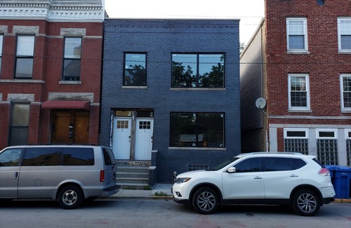 West Town Apartment | LOCATION! Mins to downtown! Fulton mkt/Noble Square, FREE PARKING & LAUNDRY