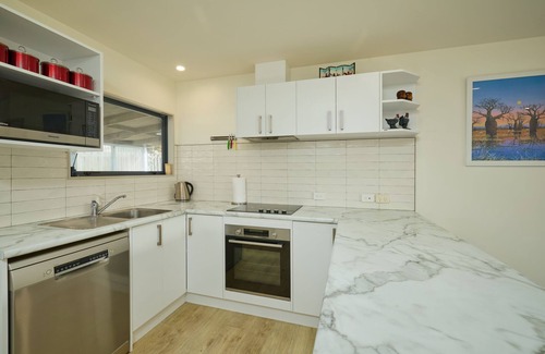 Kaikoura House | Location | Ocean and Mountain Views | Backyard - KK6451