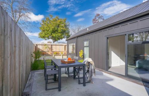 Rainbow Point House | Location on Point - Taupo