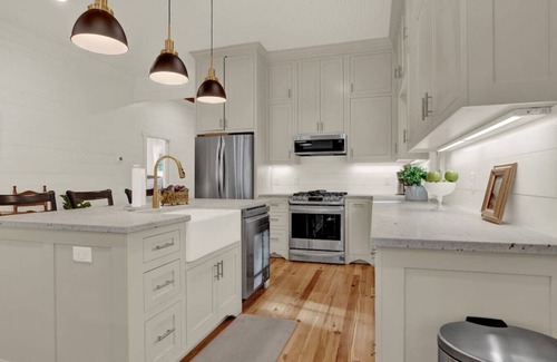 Fredericksburg House | Location! One Block to Main Street/Restaurants!