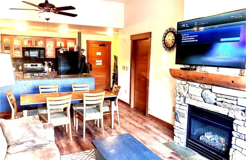 Mammoth Lakes Resort | Location! Prime Heart of Village- Walk to Gondola