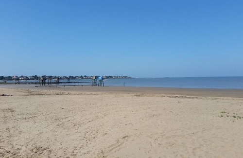 Tharon-Plage Apartment | LOCATION SAISONNIERE