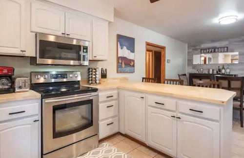 Prescott Cabin | LOCATION- SoDak Cabin - RESORT STYLE ENTERTAINMENT
