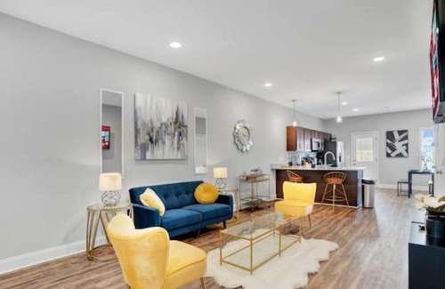 Clarksville House | location!!