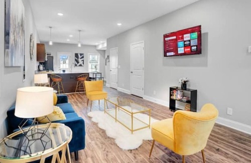 Clarksville House | location!!