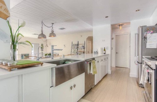 Venice House | LOCATION-Venice Beach-3B-ModernLuxury-Clean-WalkToBeach&Canals