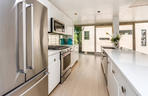 Venice House | LOCATION-Venice Beach-3B-ModernLuxury-Clean-WalkToBeach&Canals