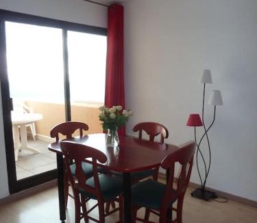 Collioure Apartment | location vue mer du samedi au samedi, clim, parking, piscine, plage