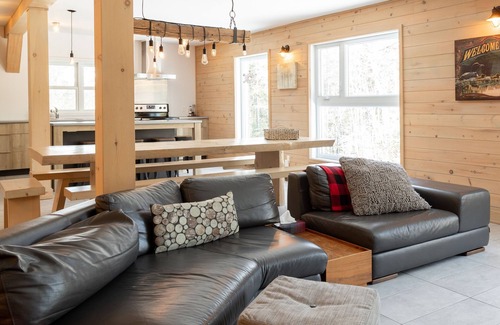 St-Adolphe-d'Howard Ski Chalet | Locations du Sommet - Le Grand Shack