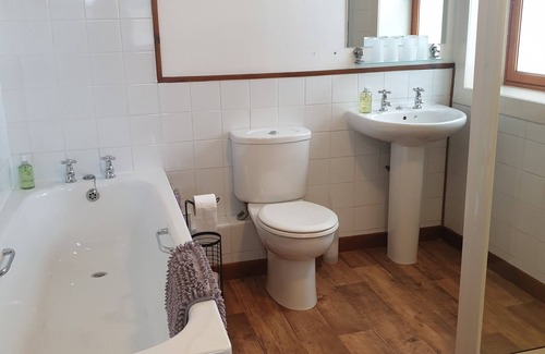 Lewis and Harris Hotel | Loch Erisort Hotel