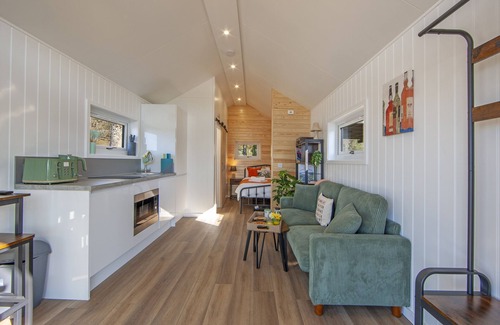 West Laroch Cabin | Loch Fyne Bothy -Pet Friendly - a bothy that sleeps 2 guests in 1 bedroom