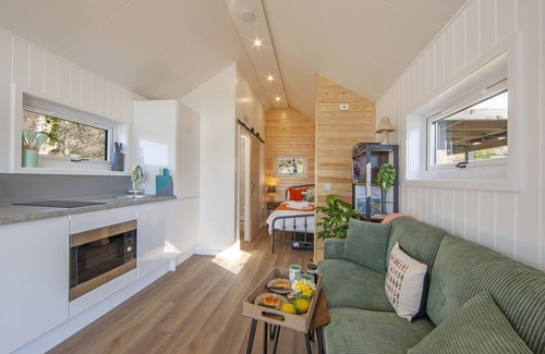 West Laroch Cabin | Loch Fyne Bothy -Pet Friendly - a bothy that sleeps 2 guests in 1 bedroom